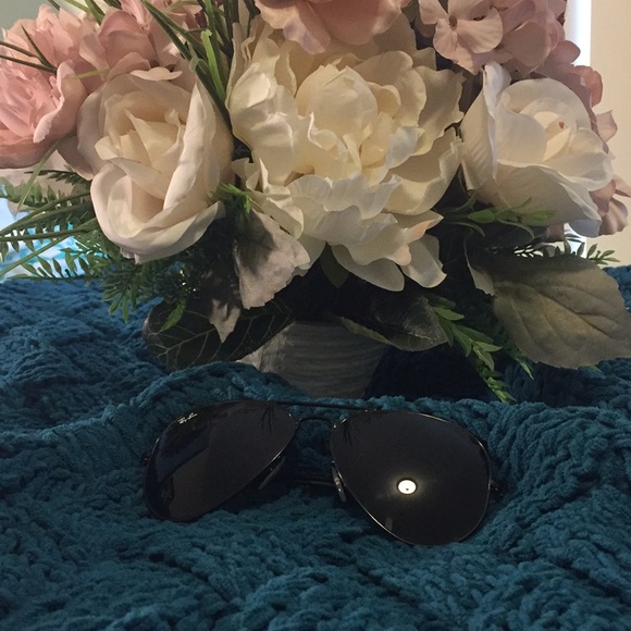 Black Aviator Ray-Bans